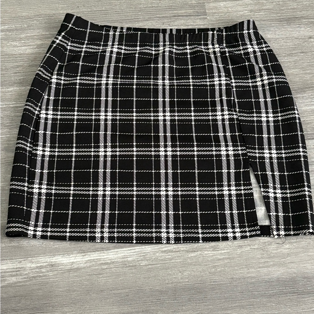 SHEIN Black and White Pencil Mini Skirt with Slit